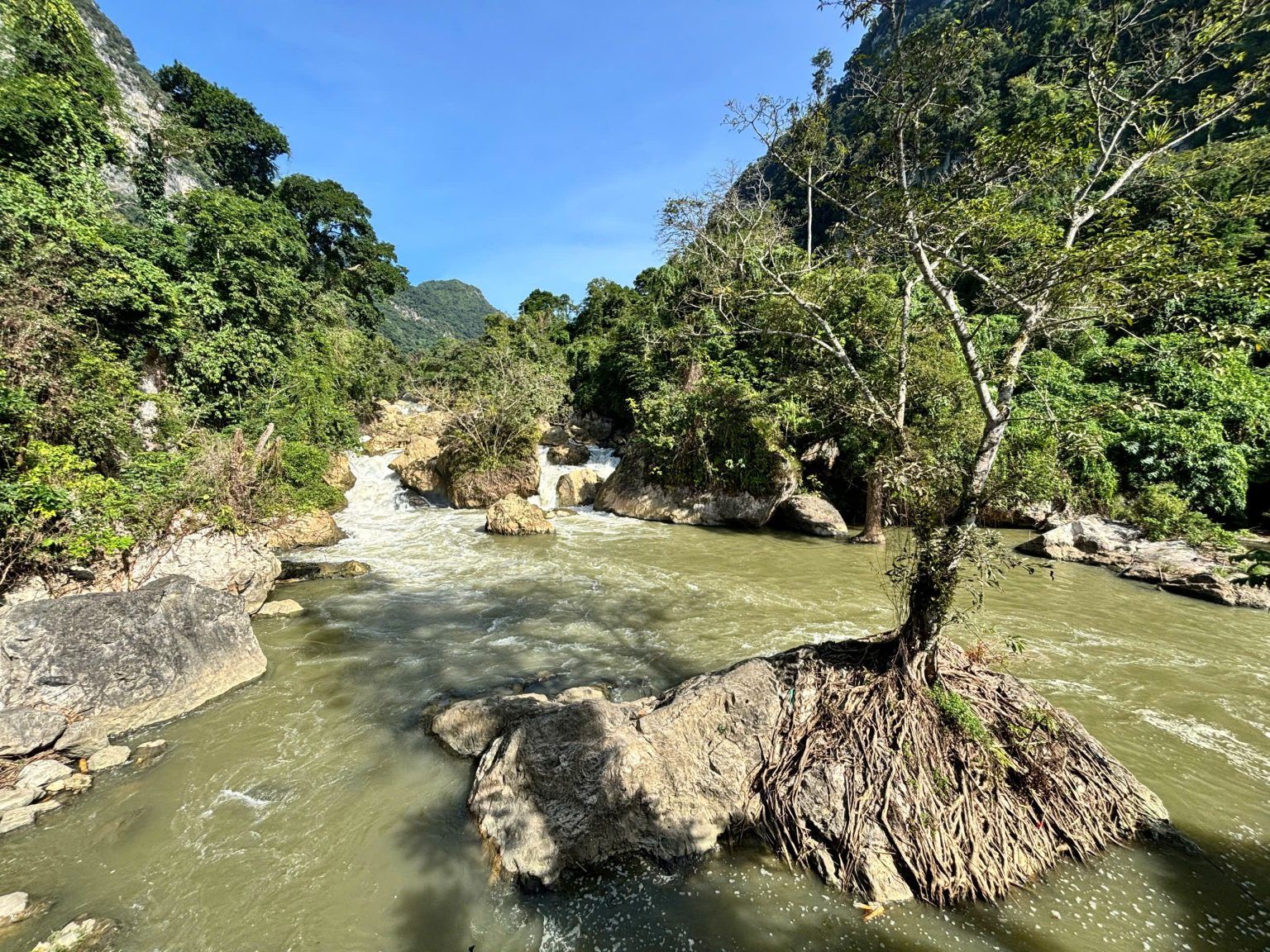 Dau Dang Waterfall: Ba Be National Park’s Hidden Gem